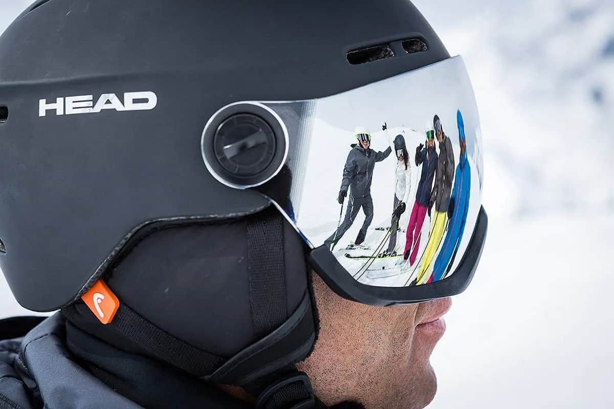 Kask narciarski: wizjer czy gogle? Porównanie, które rozwieje wątpliwości.
