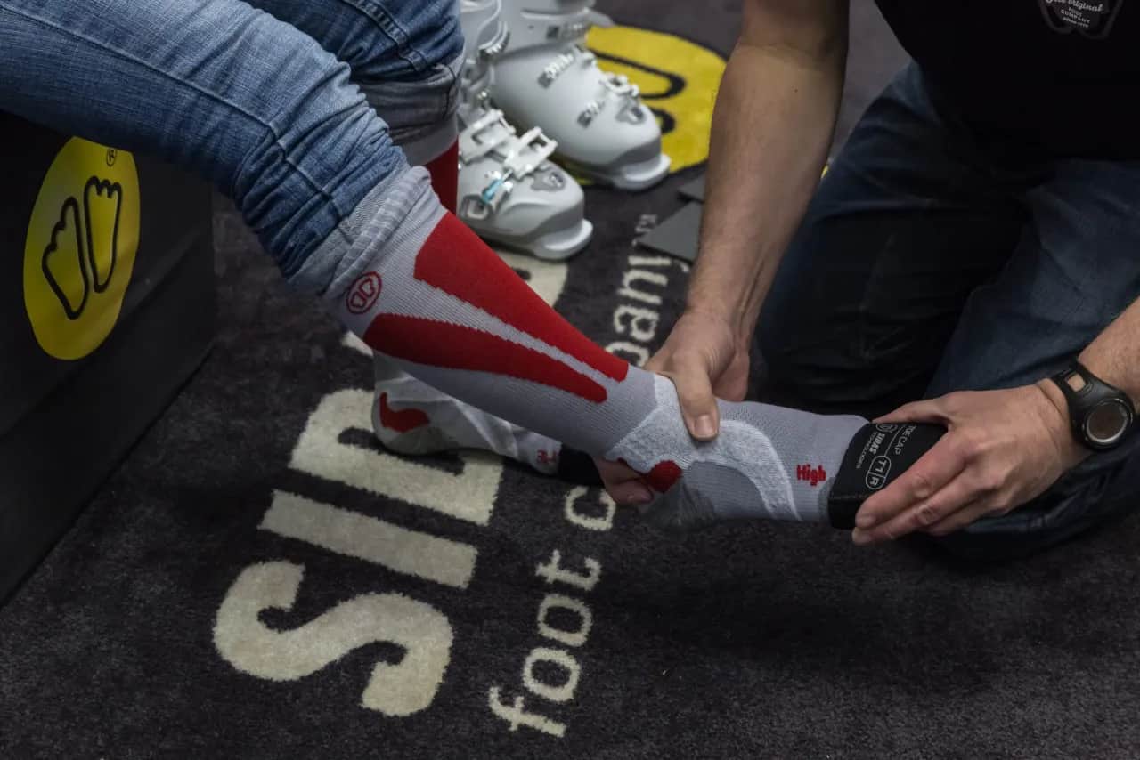 Skarpety narciarskie: przewodnik. Wybierz idealne i uniknij błędów!